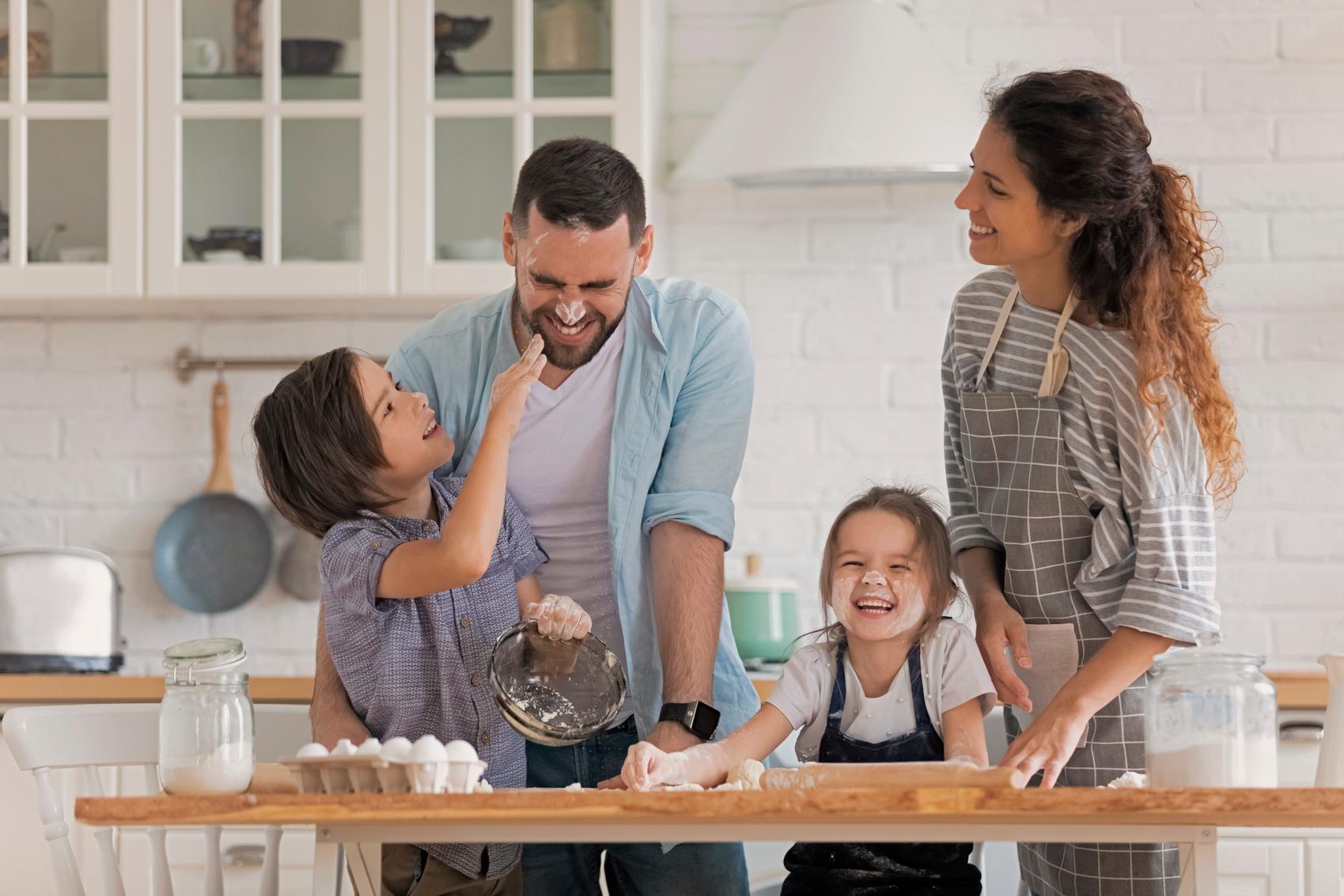 Familie in der Küche