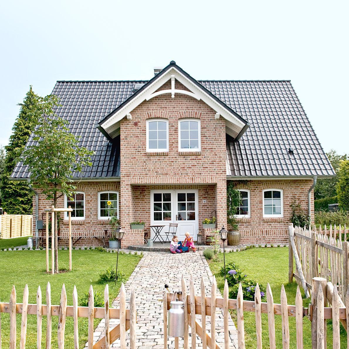 Haus im Landhaus-Stil mit Klinkerfassade